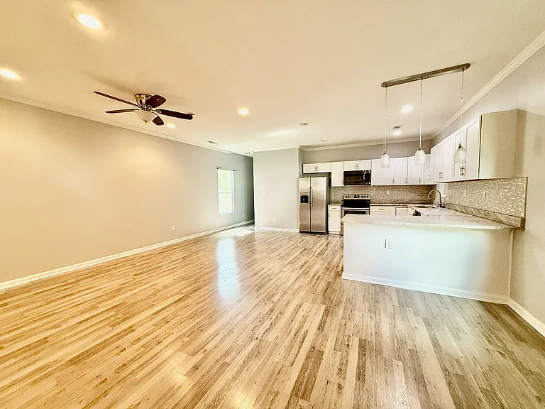 4205 Dartmouth St — Photo 2