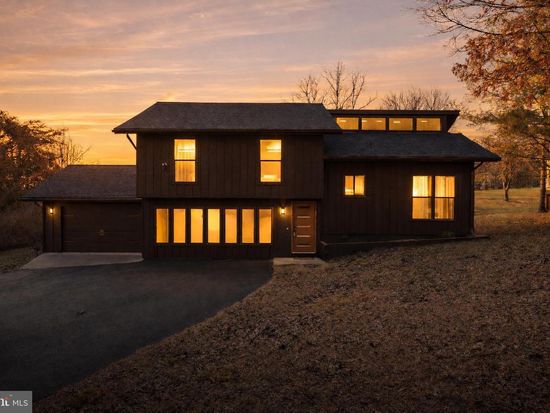 203 The Woods Rd, Hedgesville, WV 25427