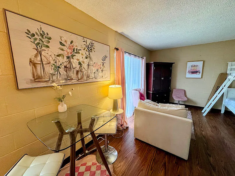 Studio, 300 sqft, $2,000 — Photo 4