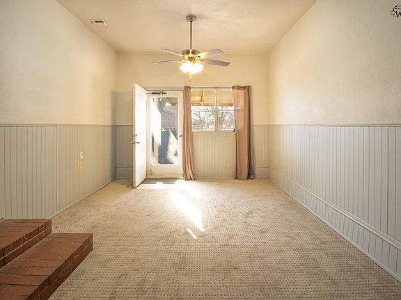 4th image of 301 E Crafton St