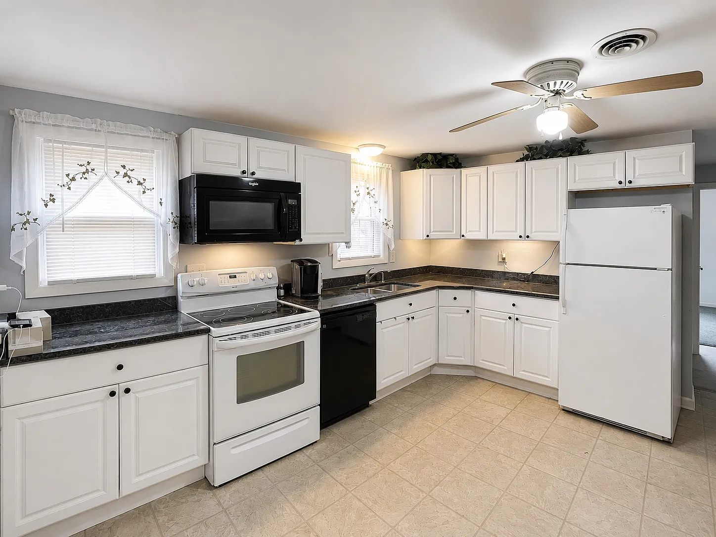 16 Sandra Dr — Photo 2