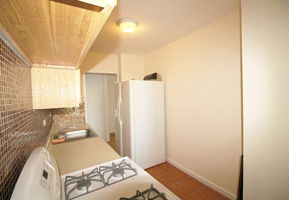 4th image of 2928 W 5th St APT 11N