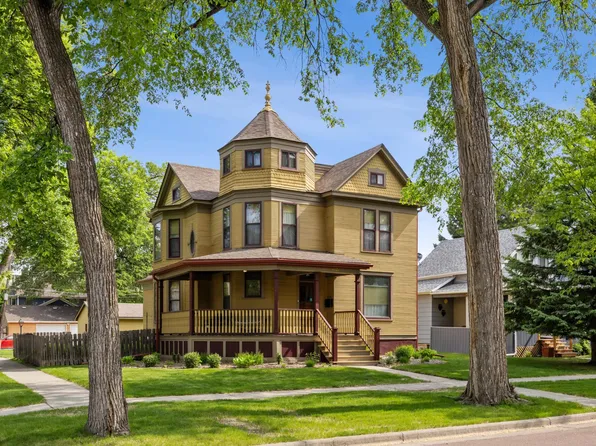 1121 4th Ave S, Fargo, ND 58103