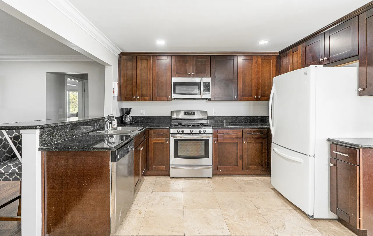 6316 Skyline Drive - 1 — Photo 2