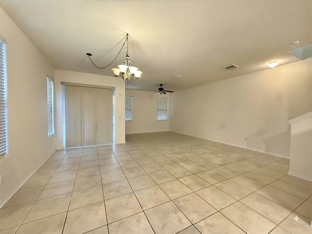 449 Glastonbury Dr — Photo 3