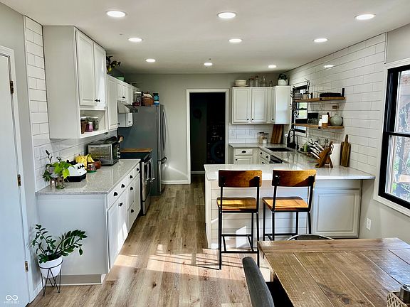 5th image of 8727 N 30th St