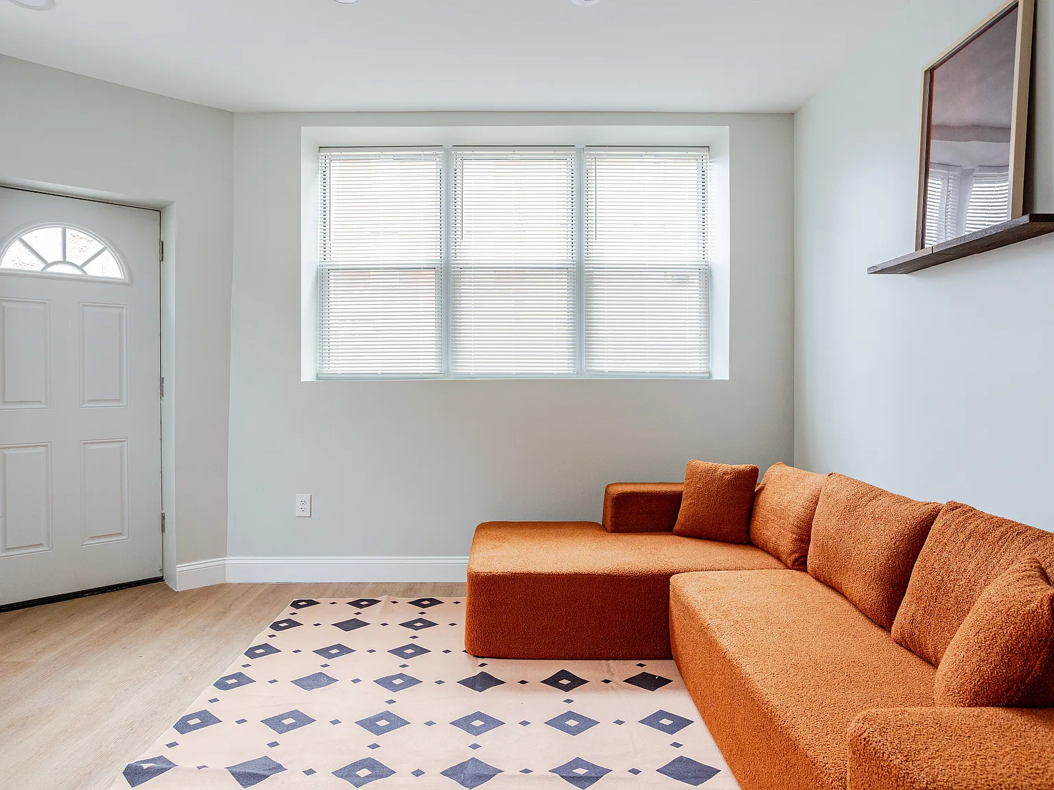 3 bed, $4,700 — Photo 4