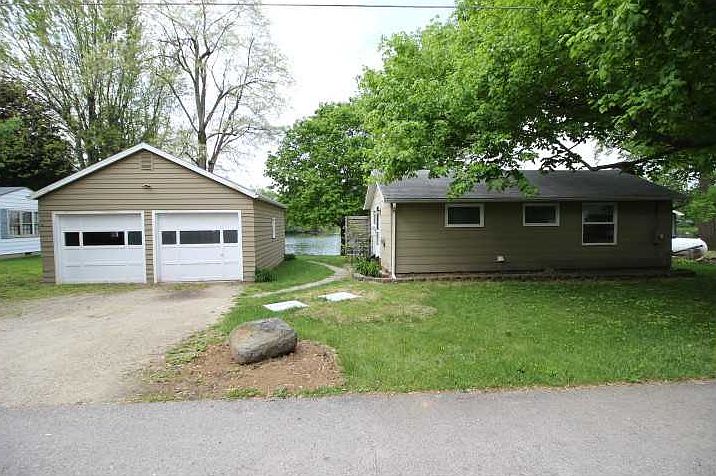 1st image of 3566 Center Dr
