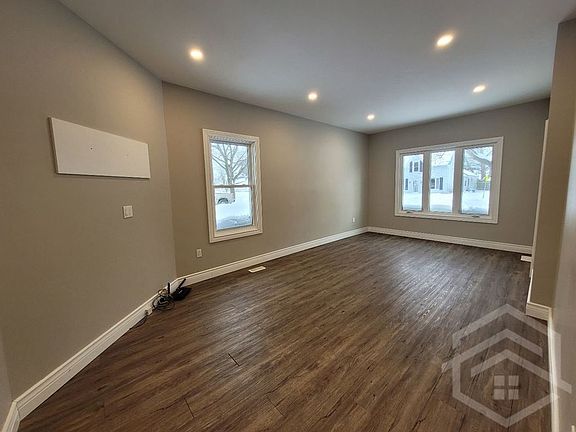 3rd image of 16 Palmer St W #A
