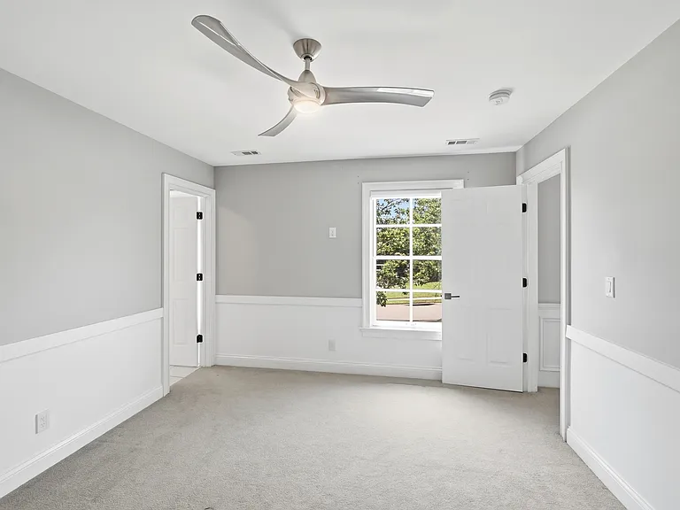 678 Canterbury Dr — Photo 25