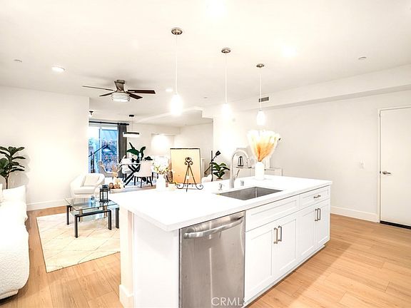 2nd image of 617 Rockefeller