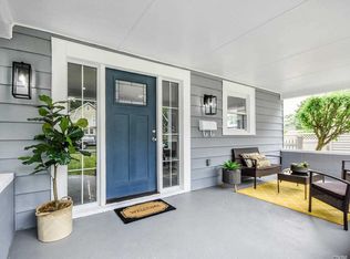 90 Bar Beach Rd, Port Washington, NY 11050