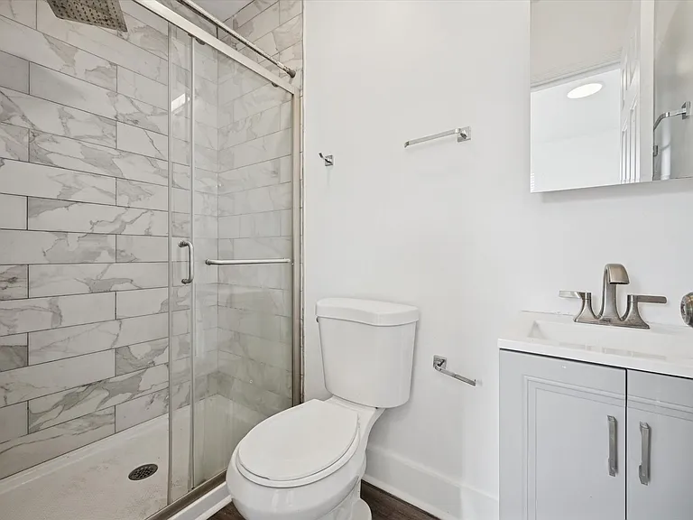 6143 Glenmore Ave — Photo 10