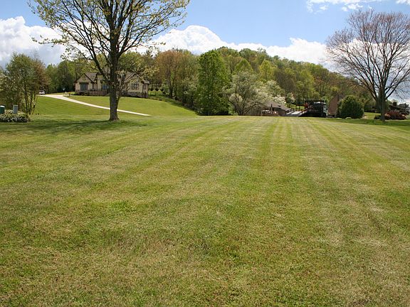 5th image of 202 Lake Meadow Dr