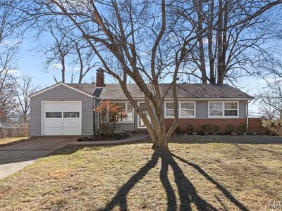 8 Drummond Dr, Saint Louis, MO, 63135