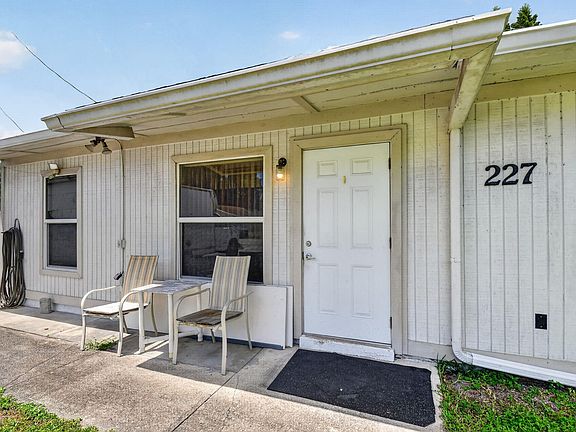 3rd image of 207/227 Ethelyn Drive