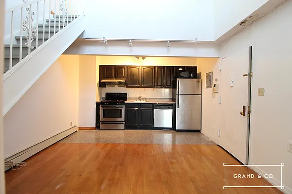 Rented by Grand & Co. | media 6