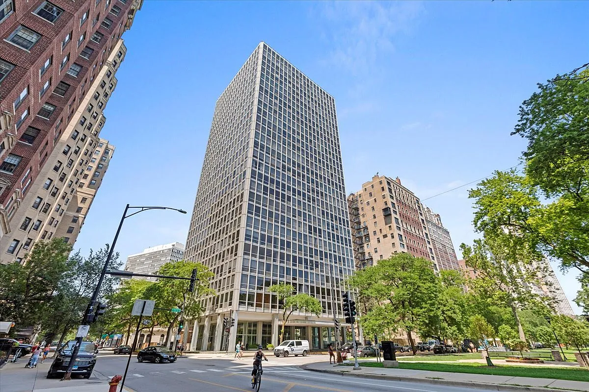 3 bed, $4,800 — Photo 1