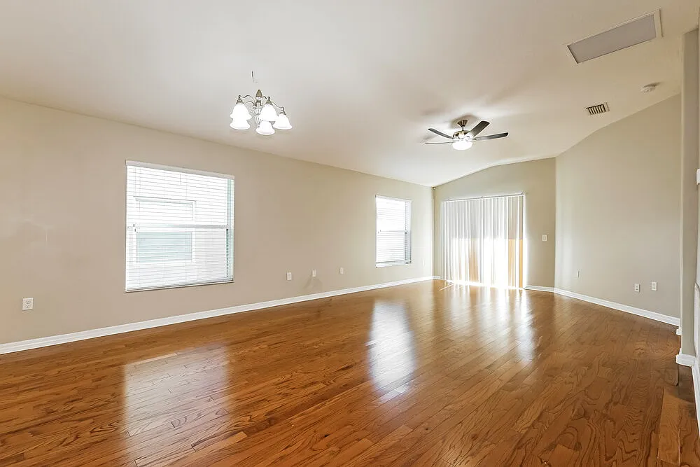 3 bed, 2.0 bath, 1482 sqft, $1,980 — Photo 3