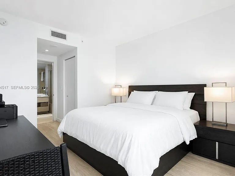 55 SW 9th St #1105 — Photo 5