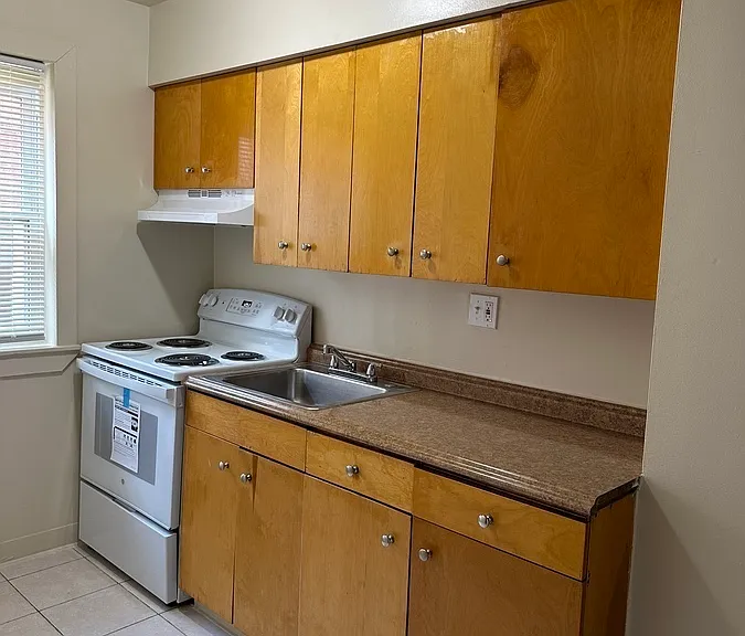 1421 Belmont St NW #13 — Photo 3