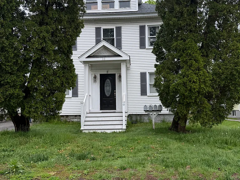 11 Moss Ave #B — Photo 1