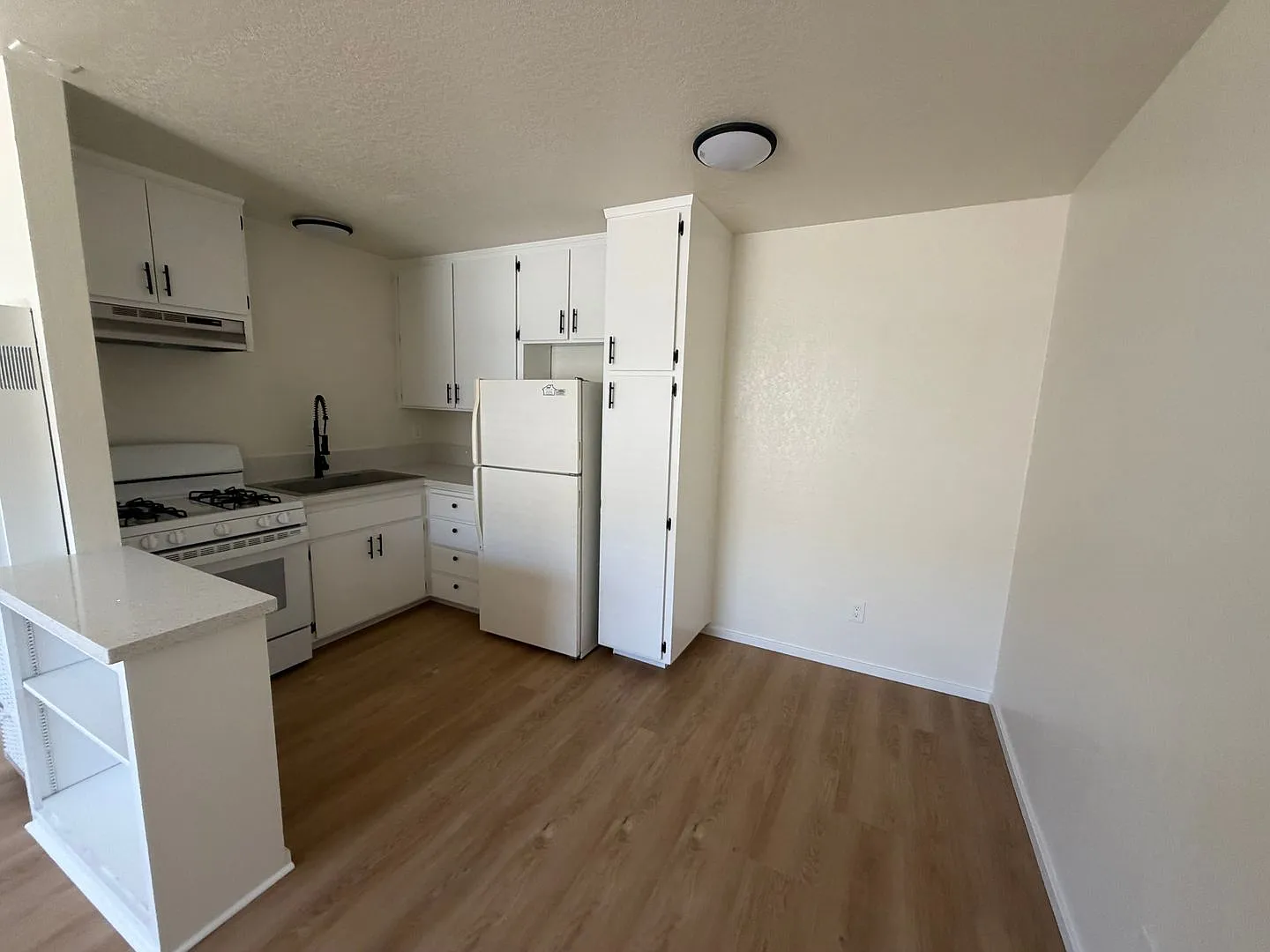 3037 Oceano Gardens — Photo 4