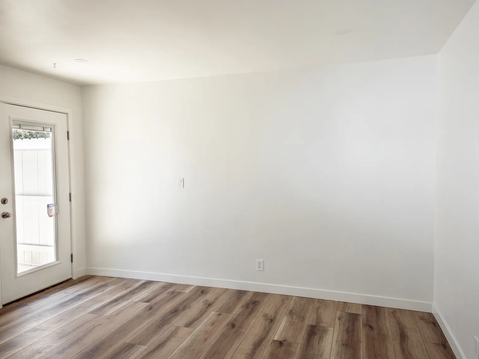 Studio, 385 sqft, $1,980 — Photo 4
