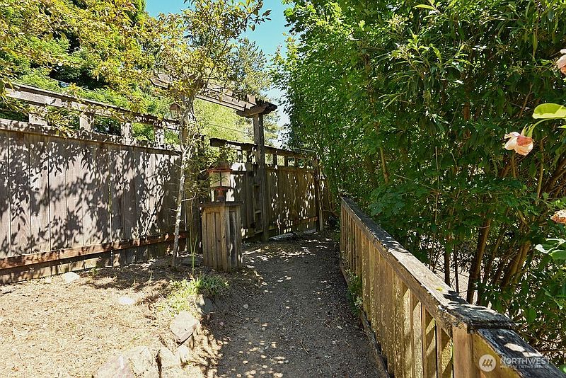 3rd image of 14323 12th Avenue SW