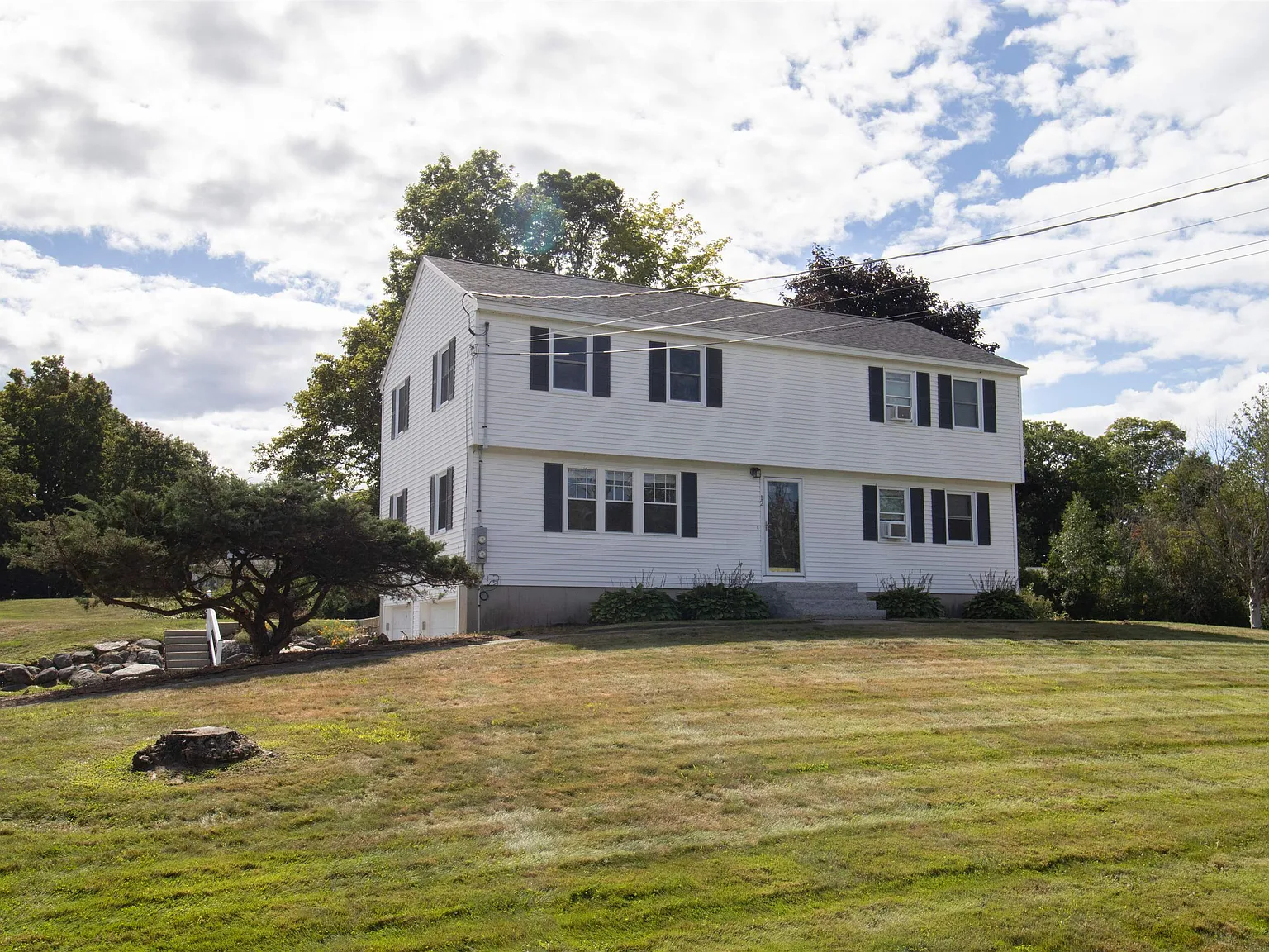 3 bed, 1.0 bath, 1300 sqft, $3,000 — Photo 1