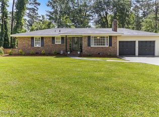 84 White Pine Rd, Lake Waccamaw, NC 28450