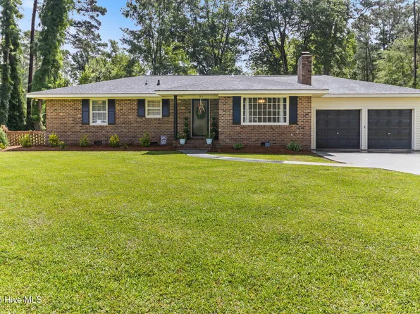84 White Pine Road, Lake Waccamaw, NC 28450