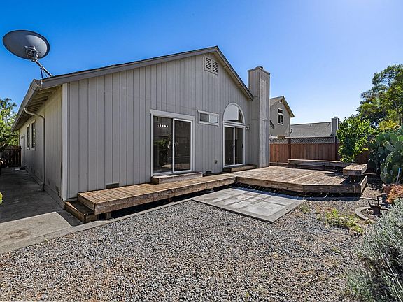 4th image of 2333 Donahue Avenue