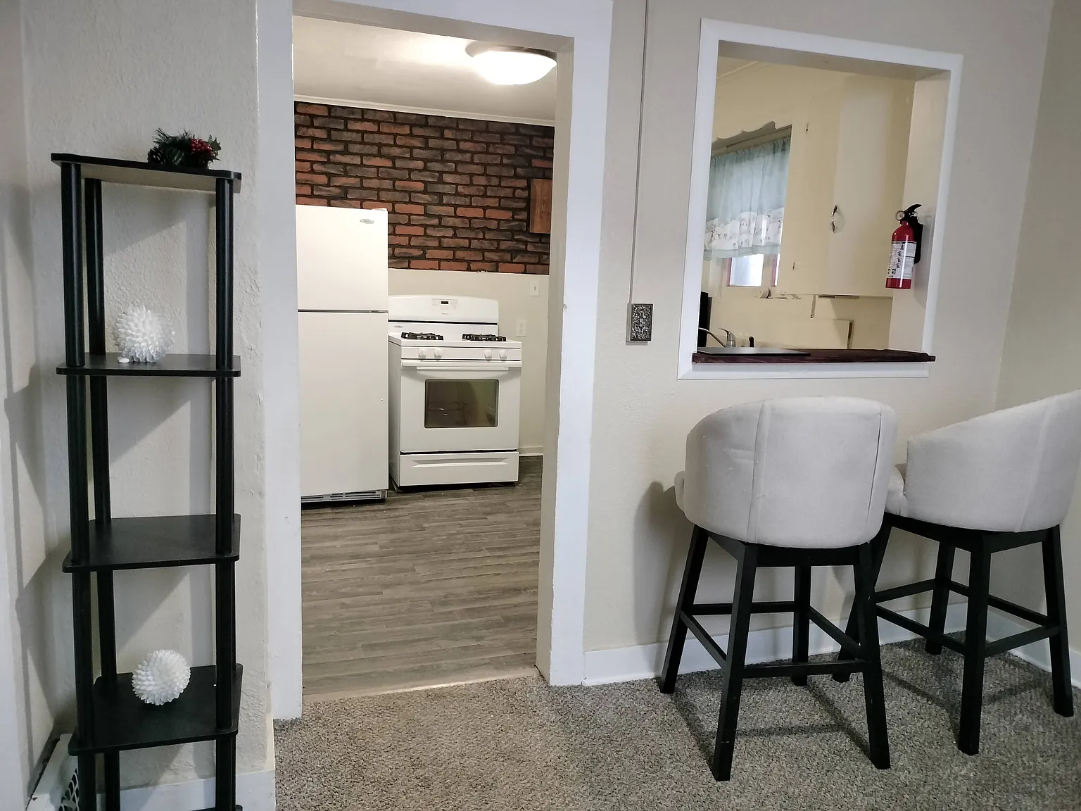 3 bed, 1.5 bath, 1232 sqft, $1,500 — Photo 4