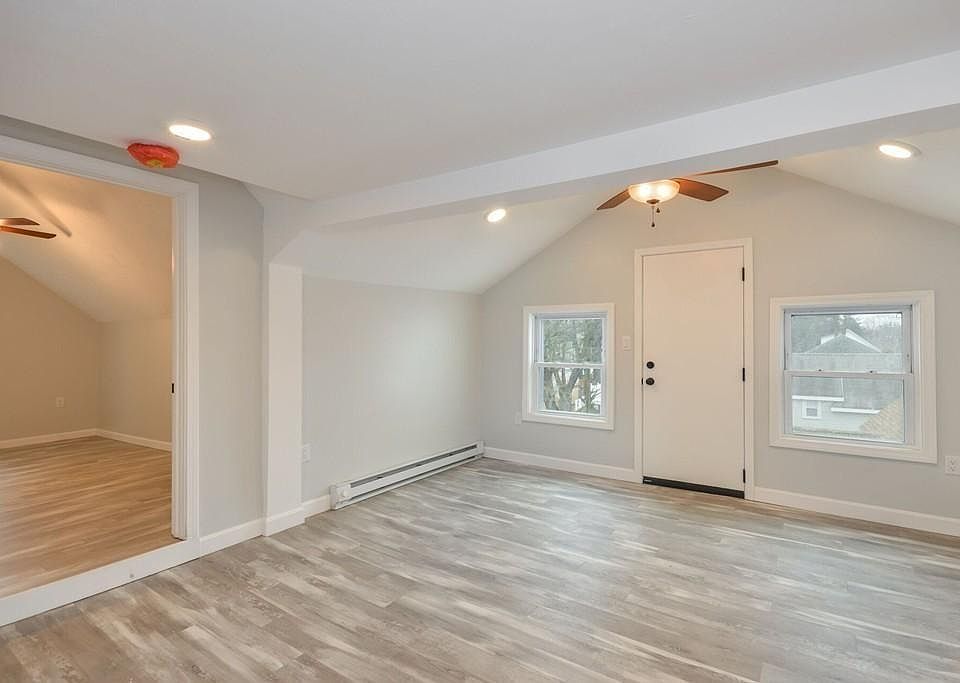 2nd image of 9 Cottage Ct #3