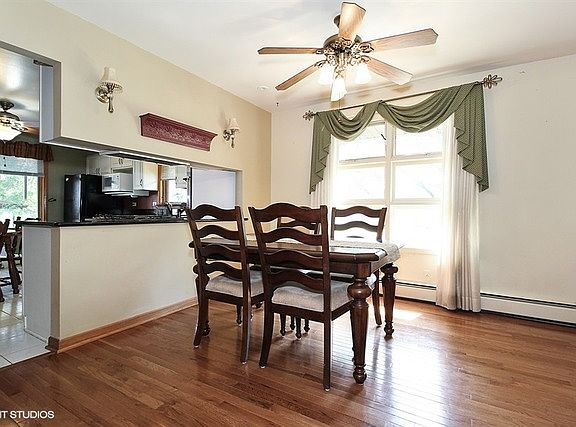 5th image of 15698 Laramie Ave