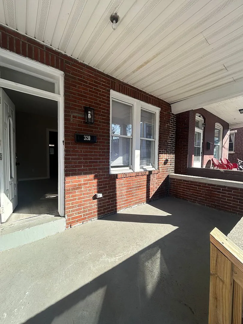Beautiful 3 Bedroom Home in Harrisburg! — Photo 2