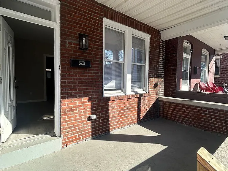 320 Maclay St — Photo 2