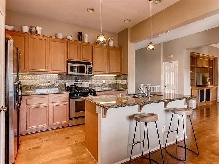 1164 Goddard St — Photo 11
