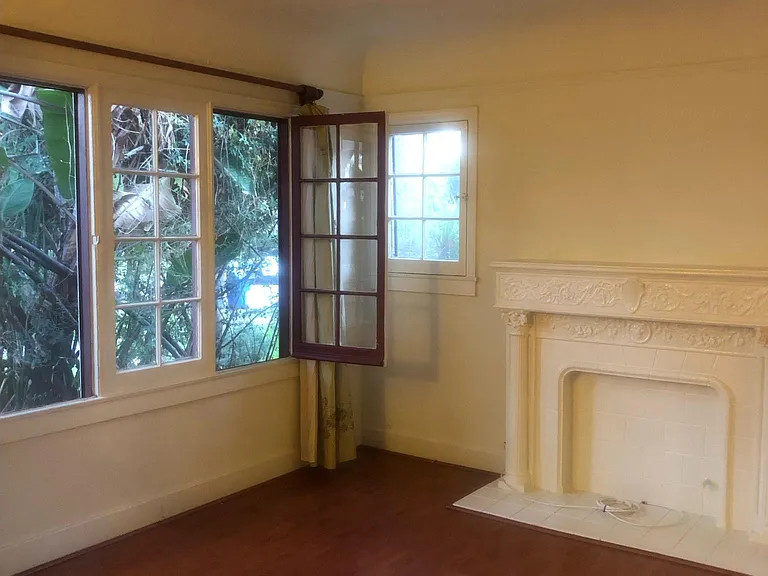 657 N Harper Ave — Photo 2