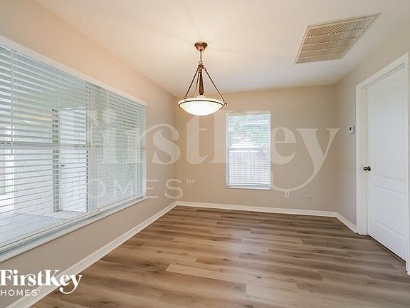 5th image of 214 NW 29th Ter
