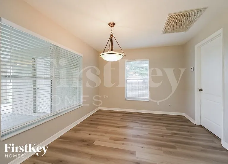 214 NW 29th Ter — Photo 5