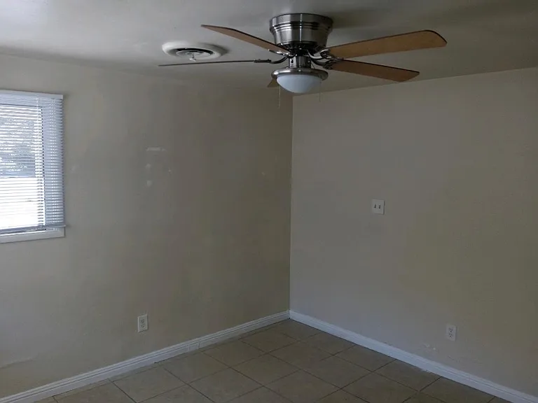 4060 Watkins Dr #5 — Photo 5