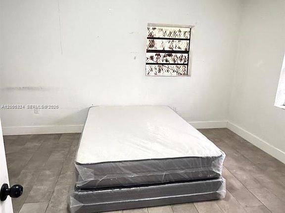 5th image of 301 NW 37th St