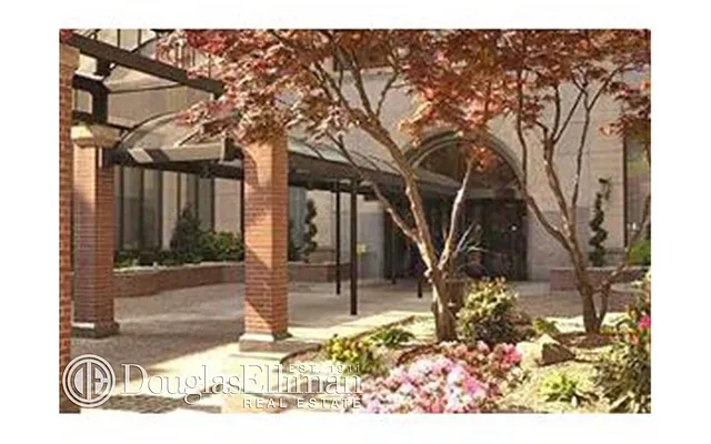 Rented by Douglas Elliman | media 16