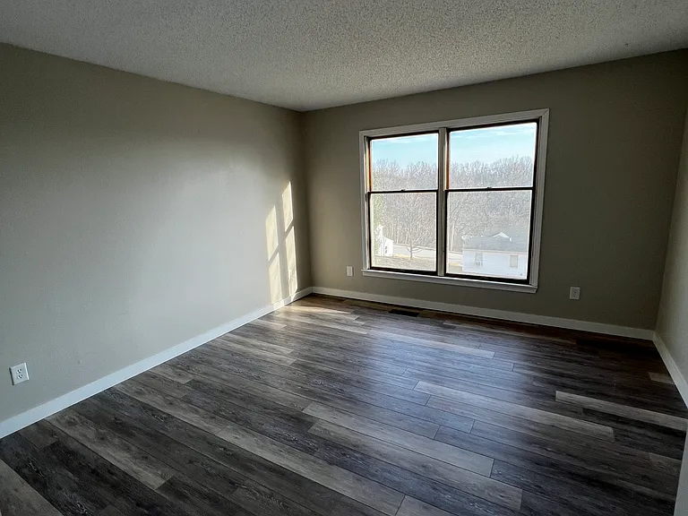 405 Locust St — Photo 6