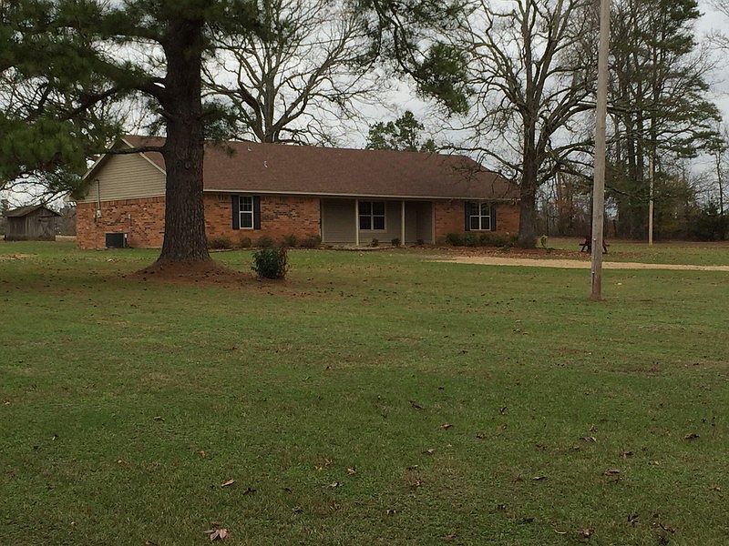 Front : Large front yard