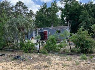 121 Lynnwood Ave, Interlachen, FL 32148