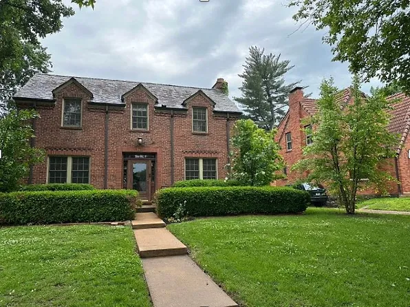 7400 Warwick Dr, Saint Louis, MO 63121