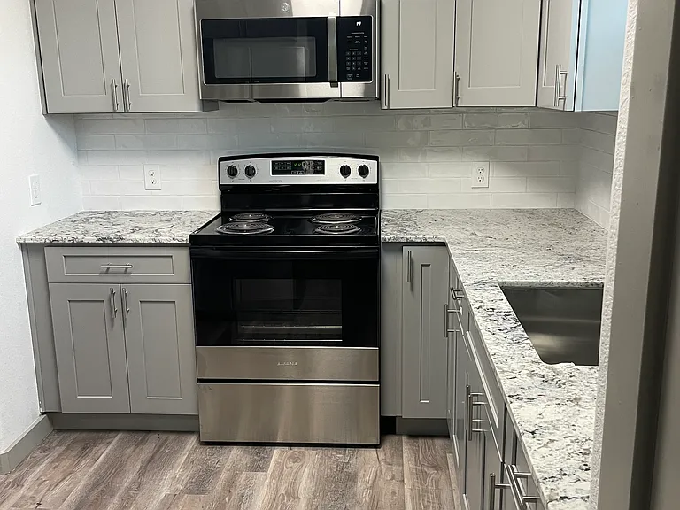 624 Center St #A — Photo 11